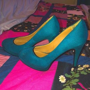 2/$20 Teal faux suede heels size 7